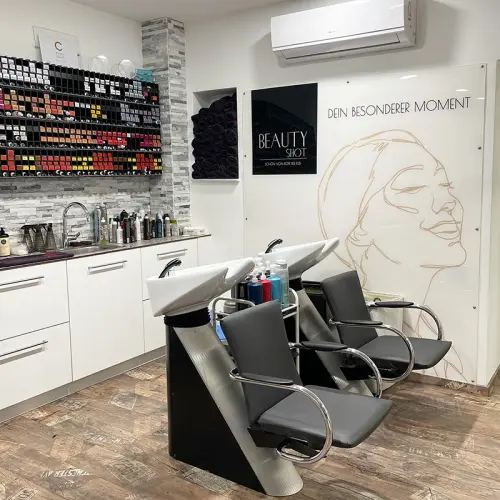 Beautyshot Salon in Niederleis, Waschplatz mit Färbemittelwand, Friseur, Kosmetik, Fußpflege