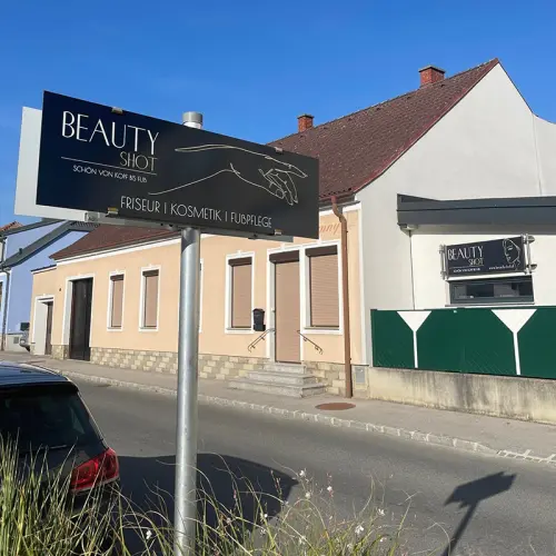 beschilderung für eautyshot friseur, kosmetik, fußpflege