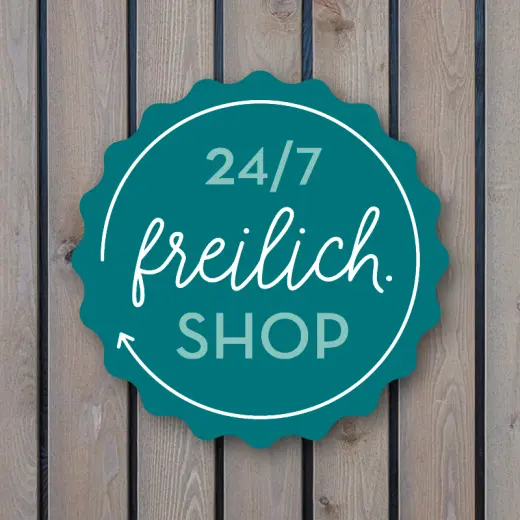 Schild auf Holzwand 24/7 freilich shop